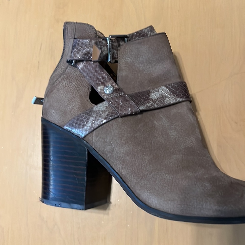 Beautiful open toe Booties - Picture 3 of 5